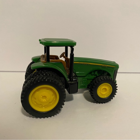 2004 ERTL 1:64 scale Diecast John Deere Dealer Days 8520 Tractor - Picture 2 of 7